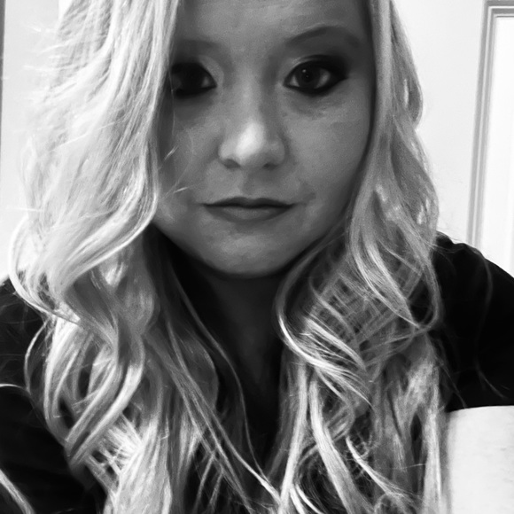 ~Meet Your Posh Ambassador: LJ DAYS~ - Picture 11 of 14